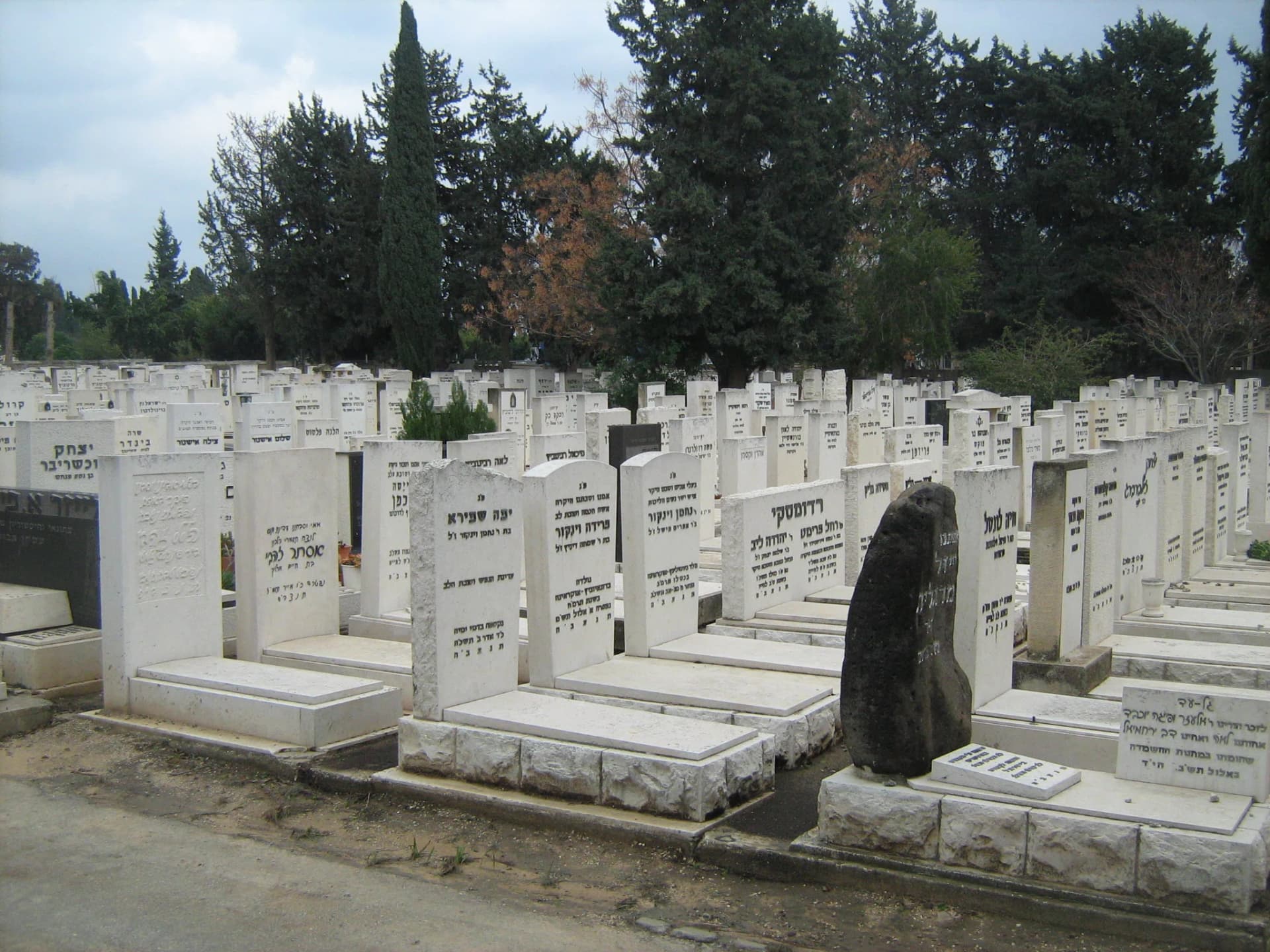 Kiryat Shaul Cemetery