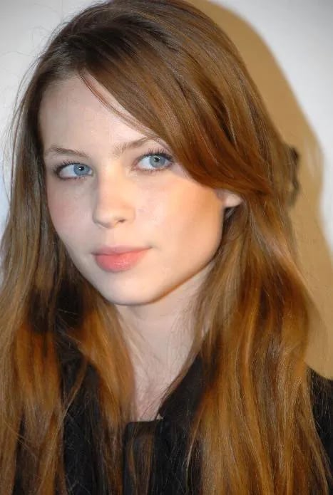 Porträt von Daveigh Chase (1990–2026) – Gedenkseite