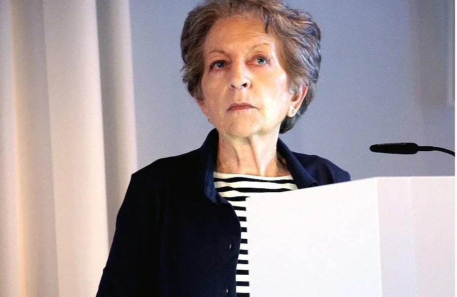 Porträt von Teresa de Lauretis (1938–2026) – Gedenkseite