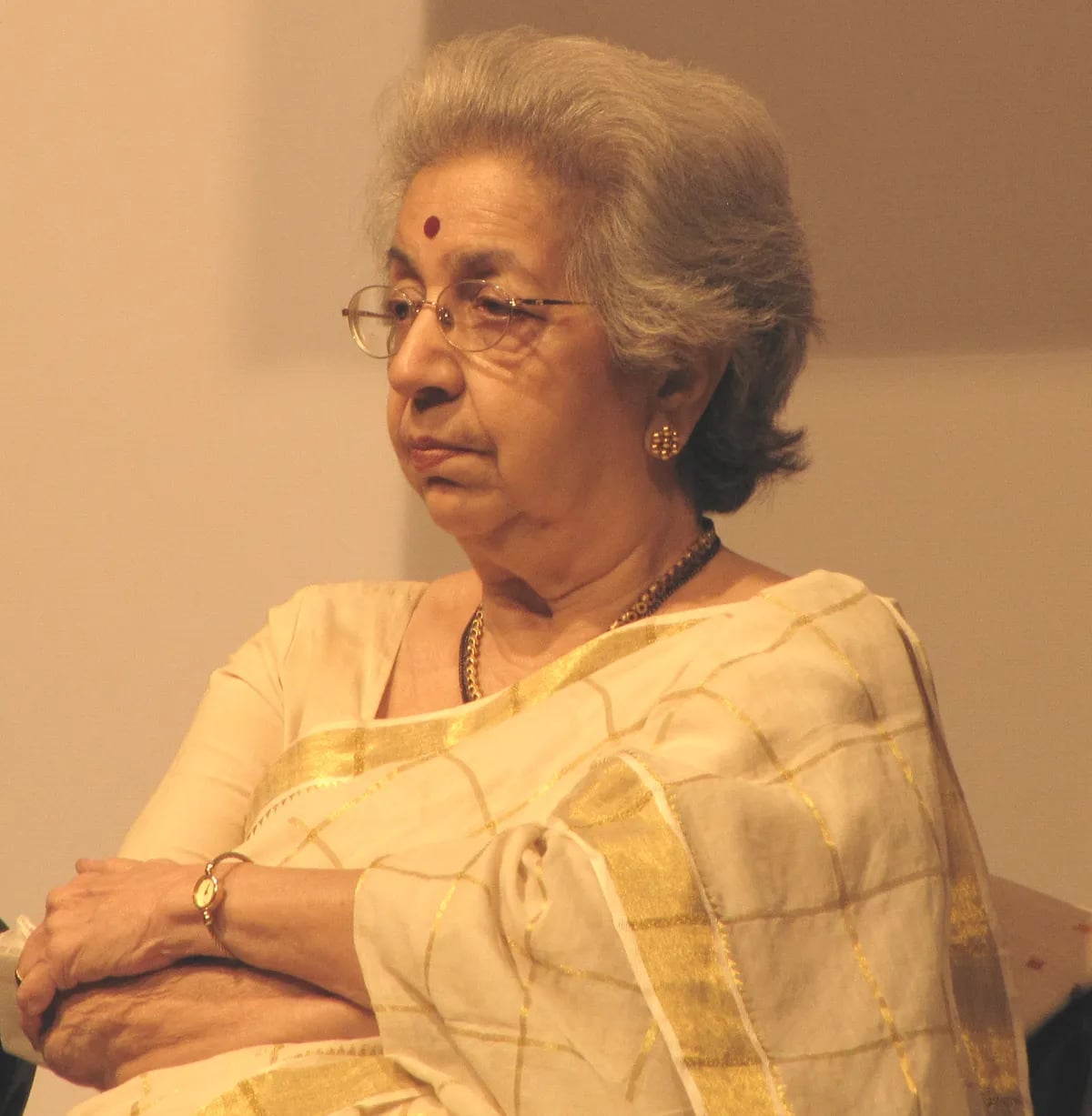 Porträt von Vijaya Mehta (1934–2026) – Gedenkseite