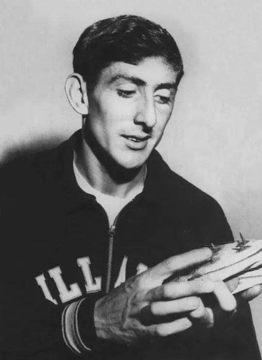 Portrait of Ron Delany (1935–2026) – memorial page