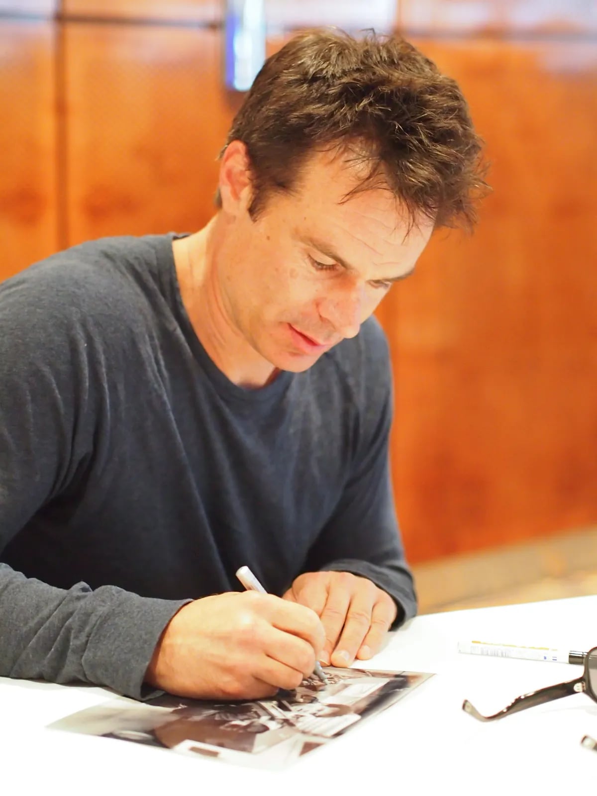Porträt von Patrick Muldoon (1968–2026) – Gedenkseite