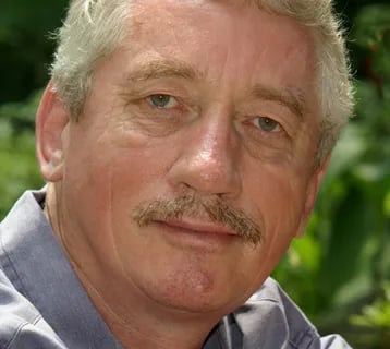 Portrait of Frans de Waal (1948–2024) – memorial page