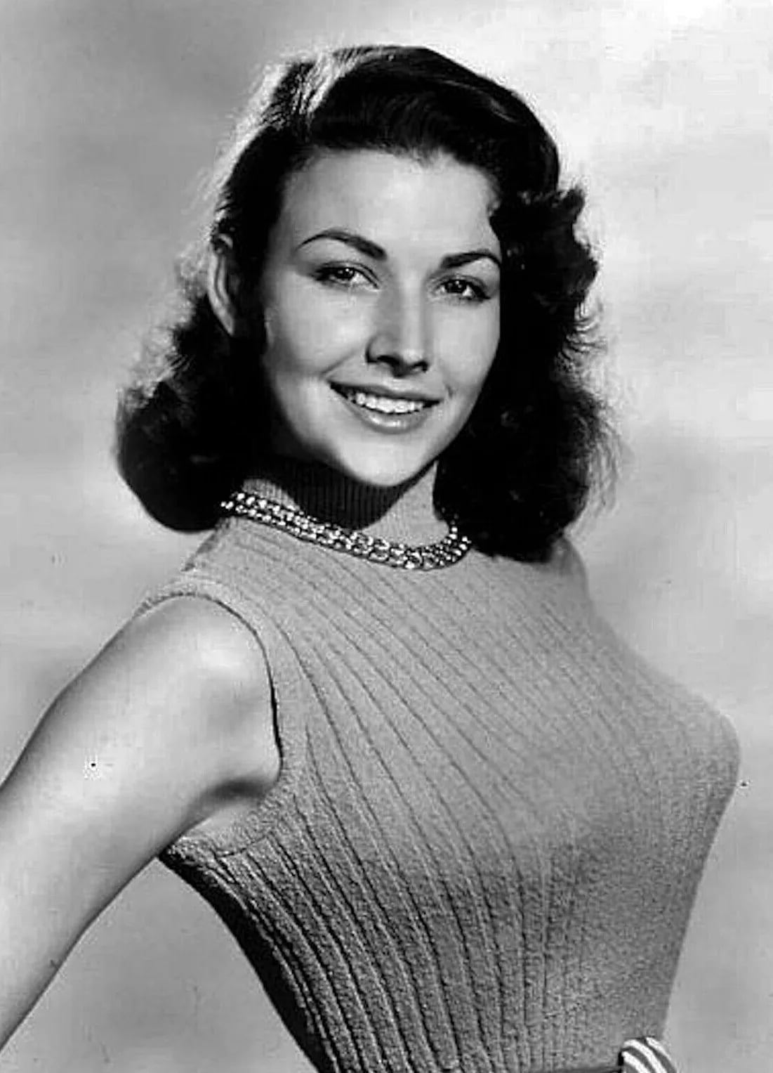 Portrait of Mara Corday (1930–2025) – memorial page