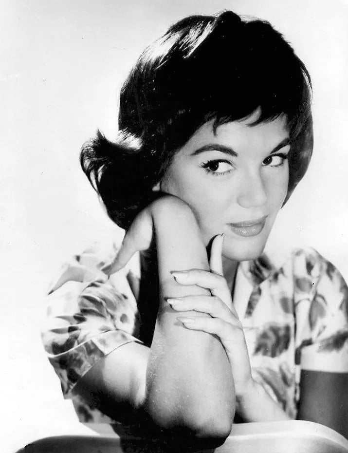 Portrait of Connie Francis (1937–2025) – memorial page