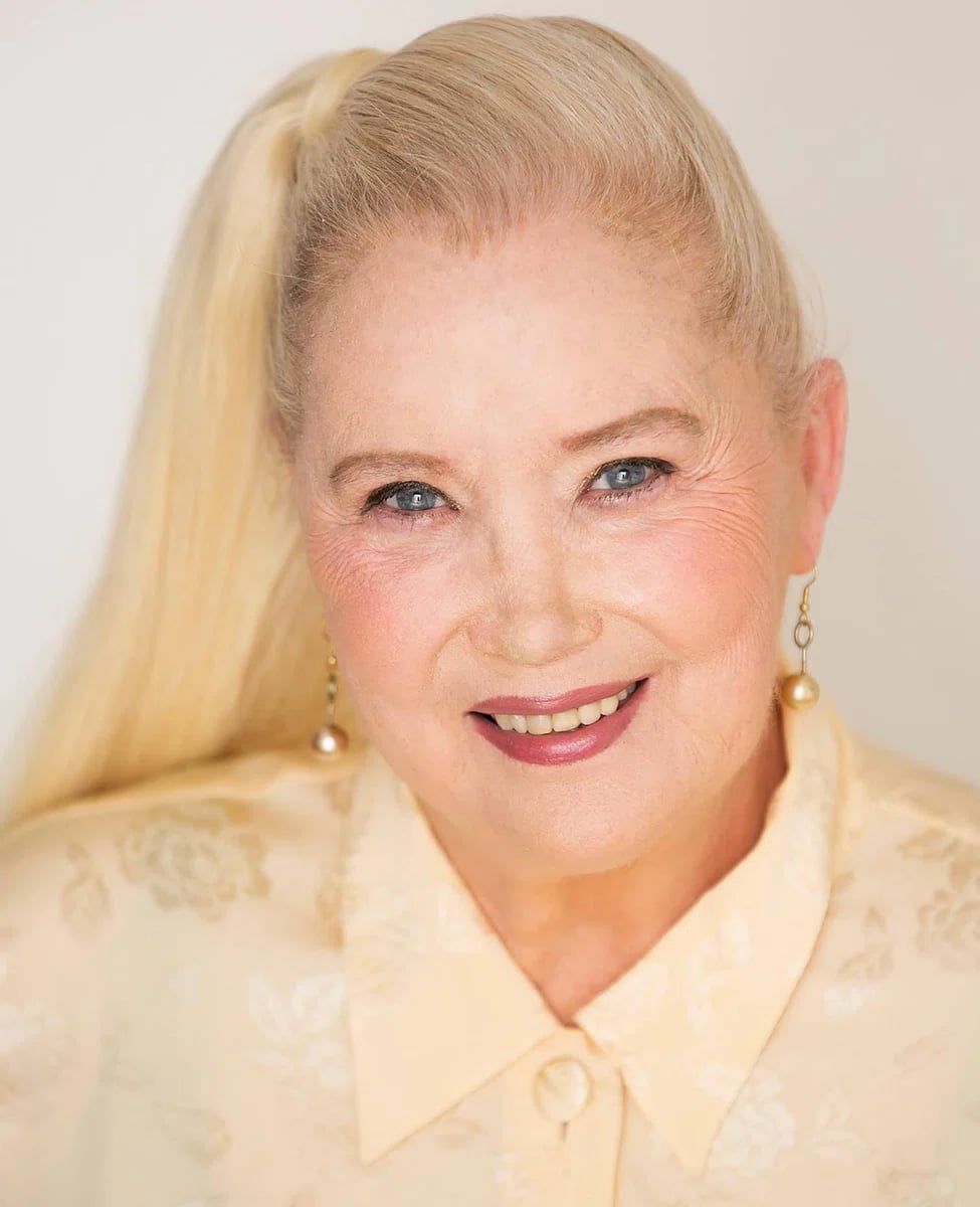 Portrait of Sally Kirkland (1941–2025) – memorial page