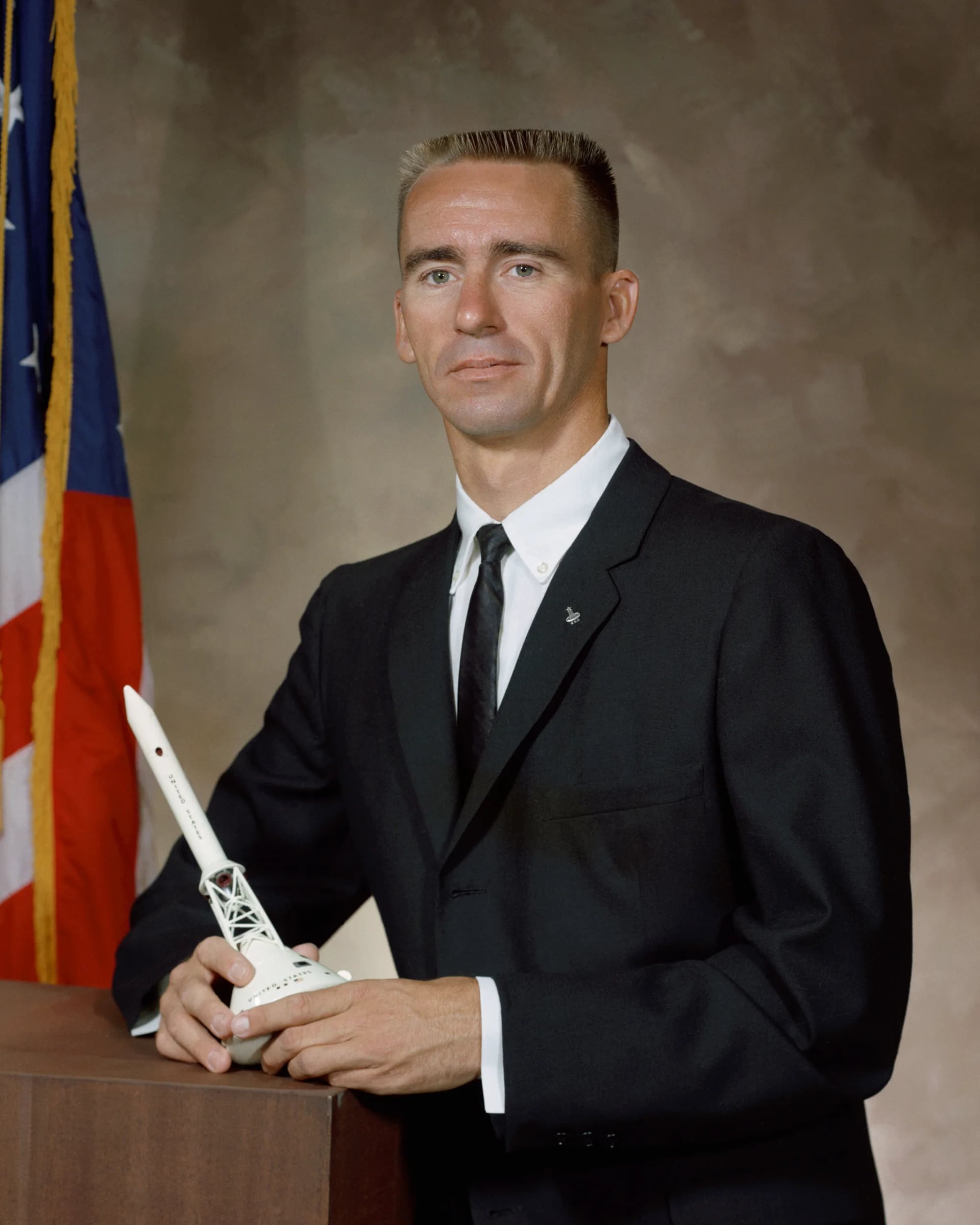 Portrait of Walter Cunningham (1932–2023) – memorial page