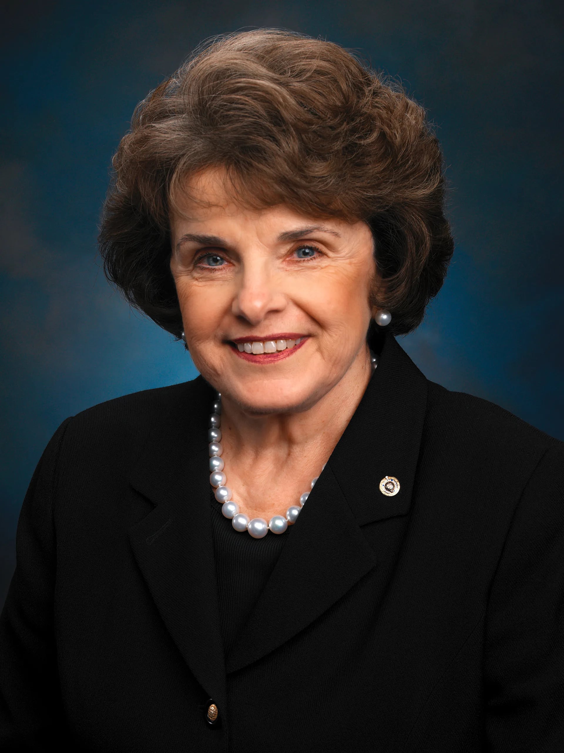 Portrait of Dianne Feinstein (1933–2023) – memorial page