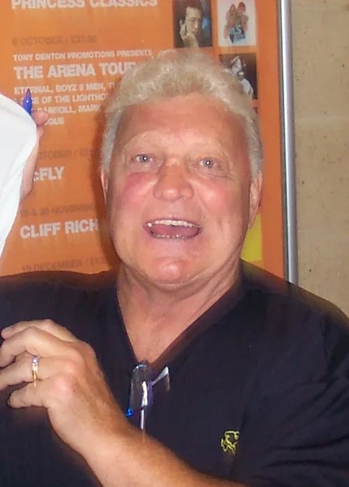 Portrait of Bobby Hull (1939–2023) – memorial page