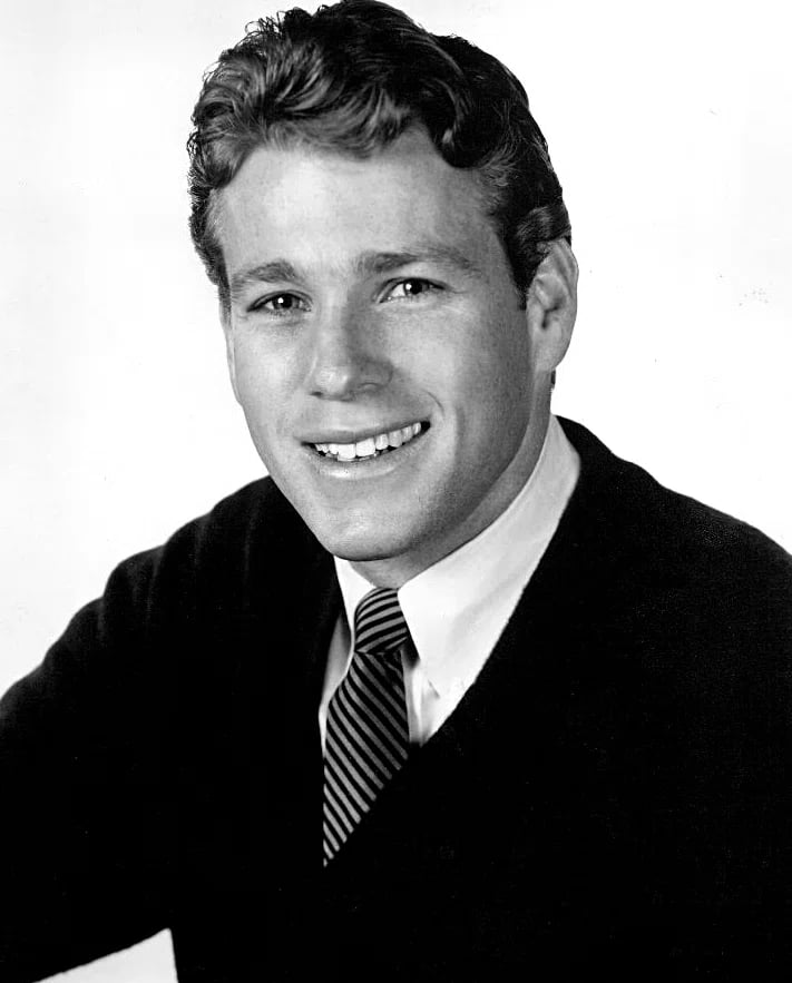 Porträt von Ryan O’Neal (1941–2023) – Gedenkseite
