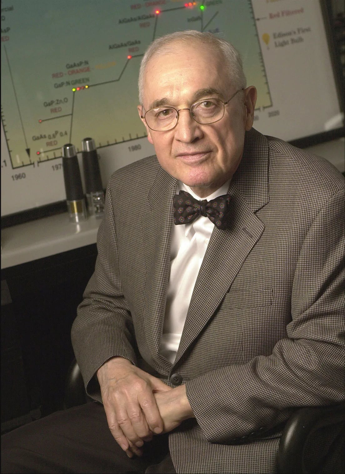 Portrait of Nick Holonyak (1928–2022) – memorial page