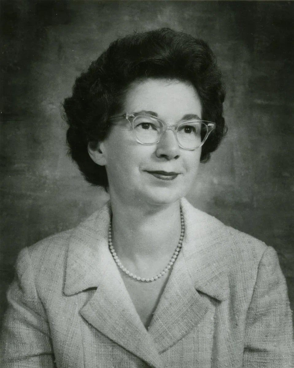 Portrait of Beverly Cleary (1916–2021) – memorial page