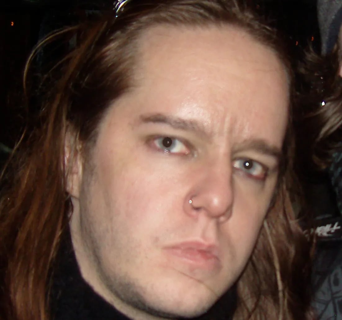 Porträt von Joey Jordison (1975–2021) – Gedenkseite