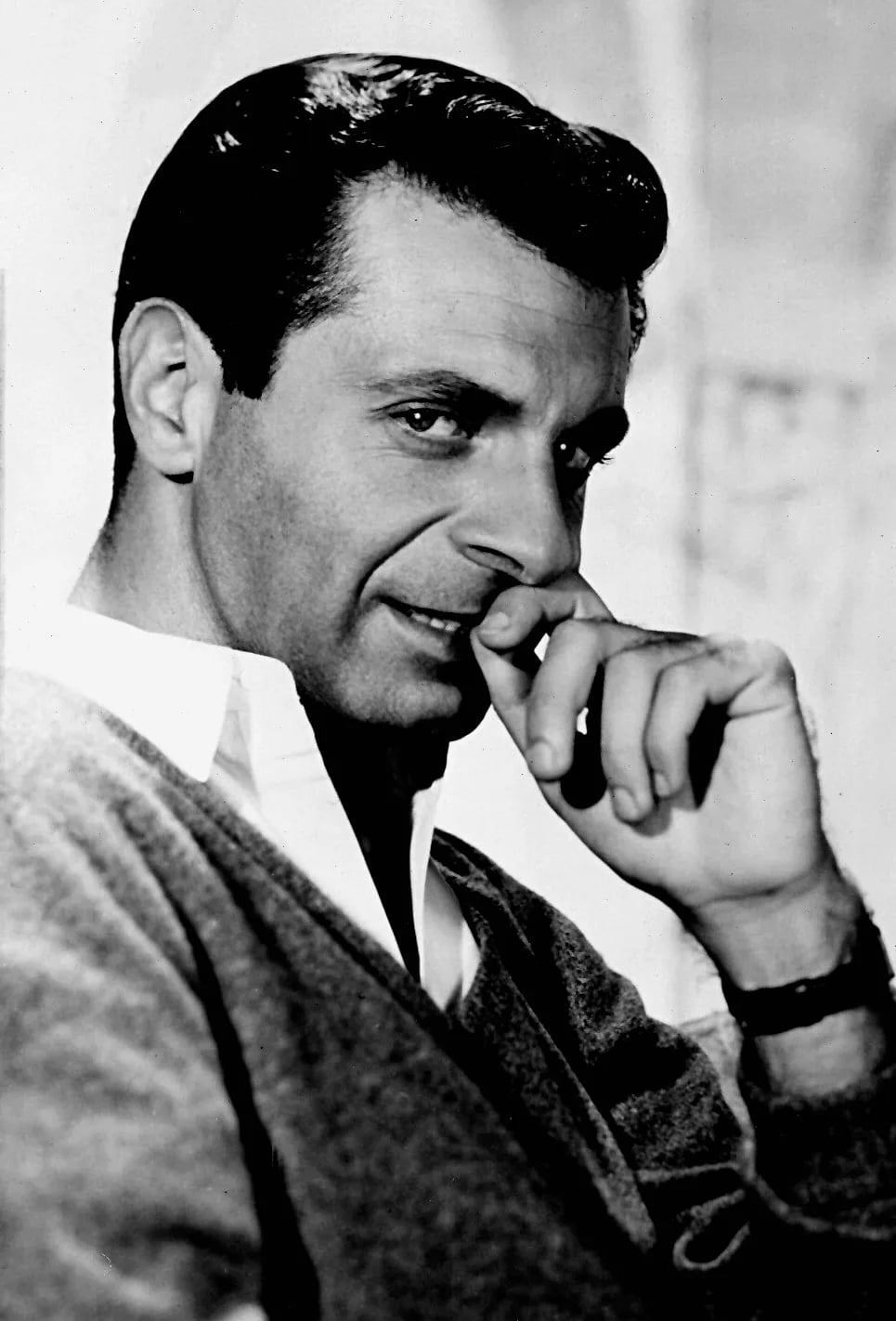 Portrait of Mort Sahl (1927–2021) – memorial page