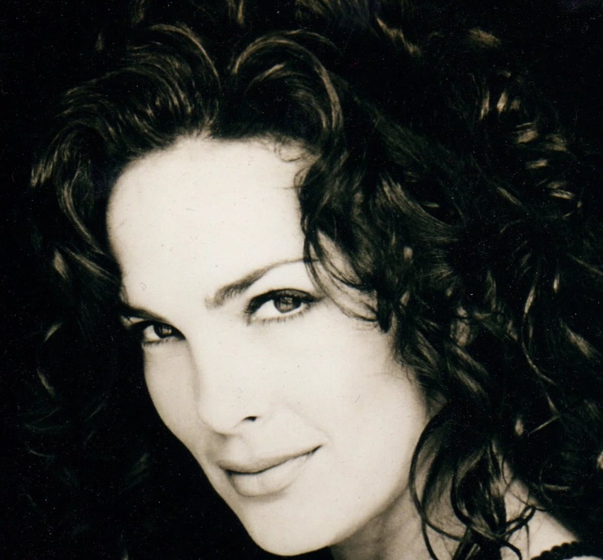 Portrait of Julie Strain (1962–2021) – memorial page