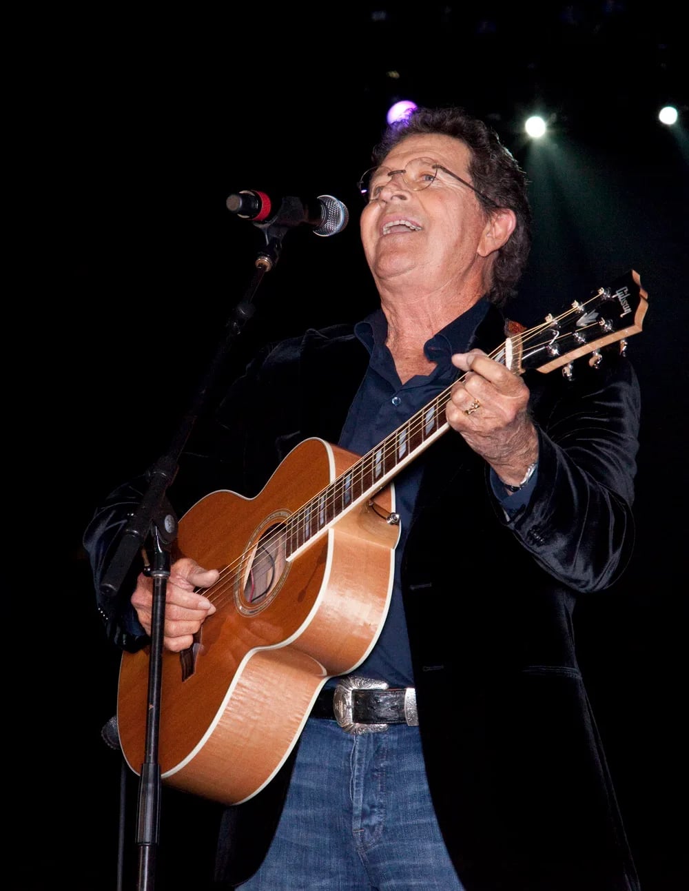 Portrait of Mac Davis (1942–2020) – memorial page