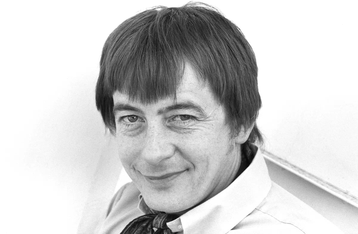 Porträt von Derek Fowlds (1937–2020) – Gedenkseite
