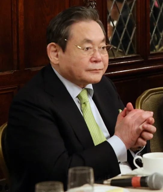Porträt von Lee Kun-hee (1942–2020) – Gedenkseite