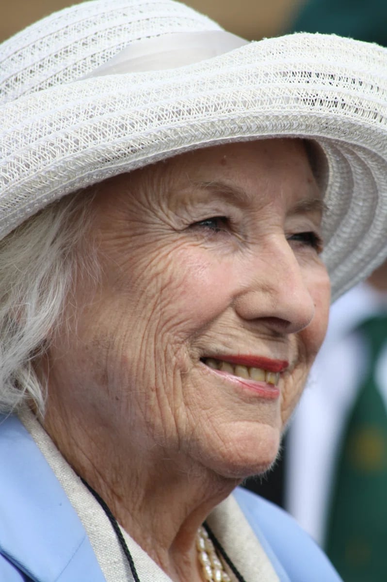 Portrait of Vera Lynn (1917–2020) – memorial page
