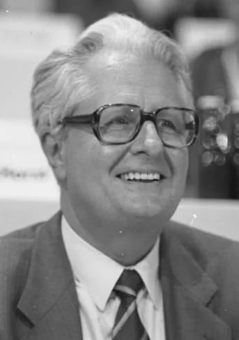 Porträt von Hans-Jochen Vogel (1926–2020) – Gedenkseite