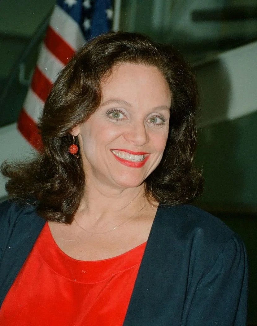 Portrait of Valerie Harper (1939–2019) – memorial page