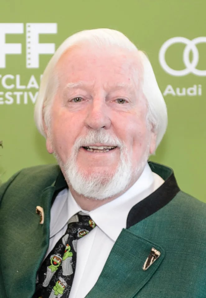Portrait of Caroll Spinney (1933–2019) – memorial page