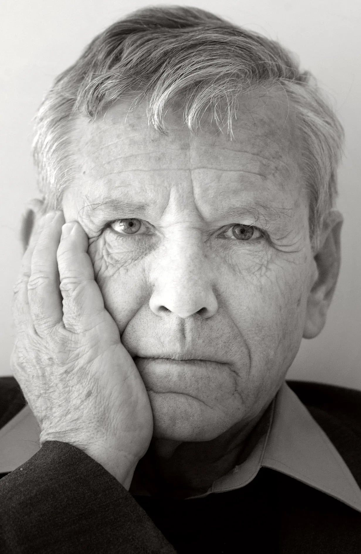 Porträt von Amos Oz (1939–2018) – Gedenkseite