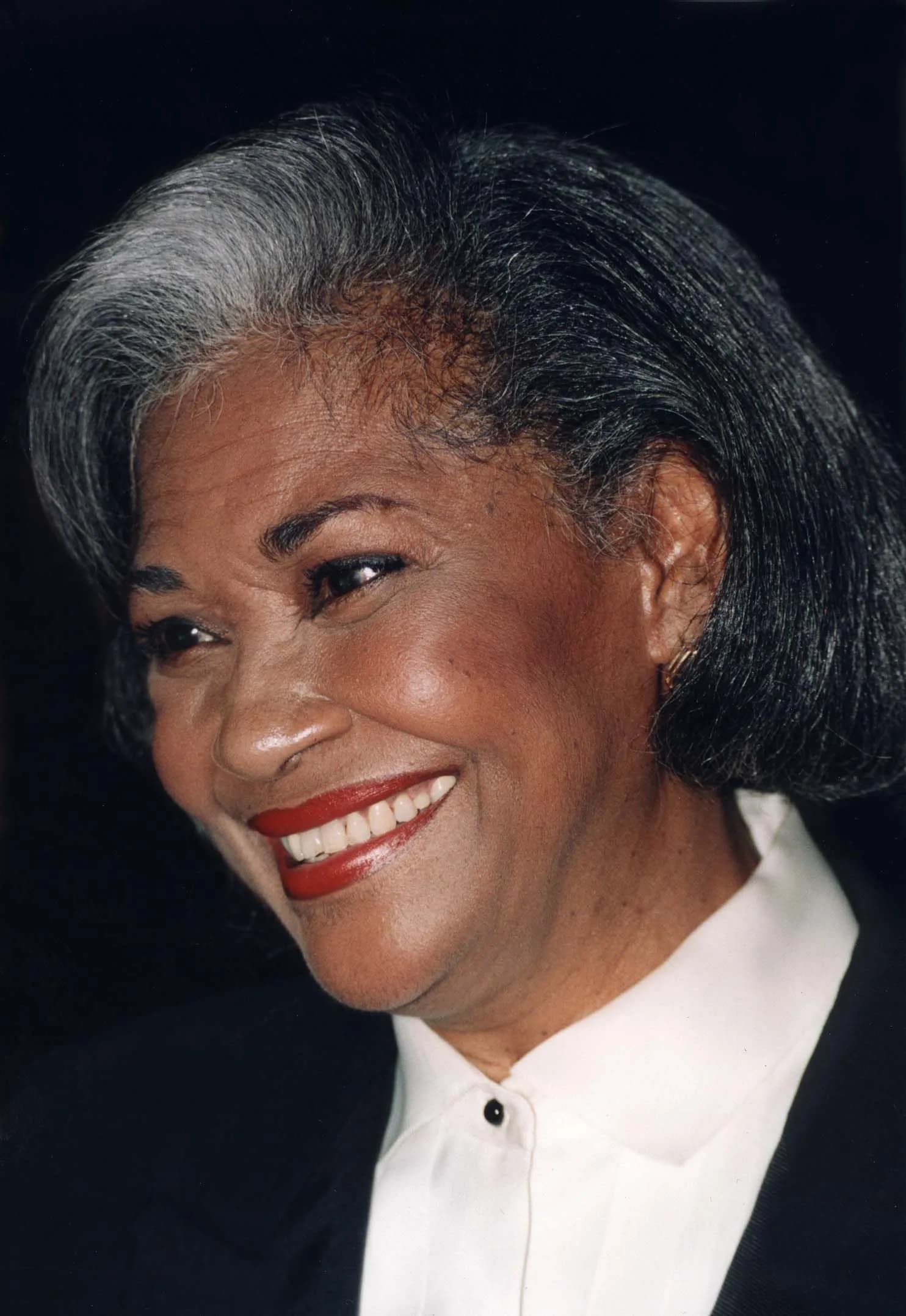 Nancy Wilson (née Nancy Sue Wilson)