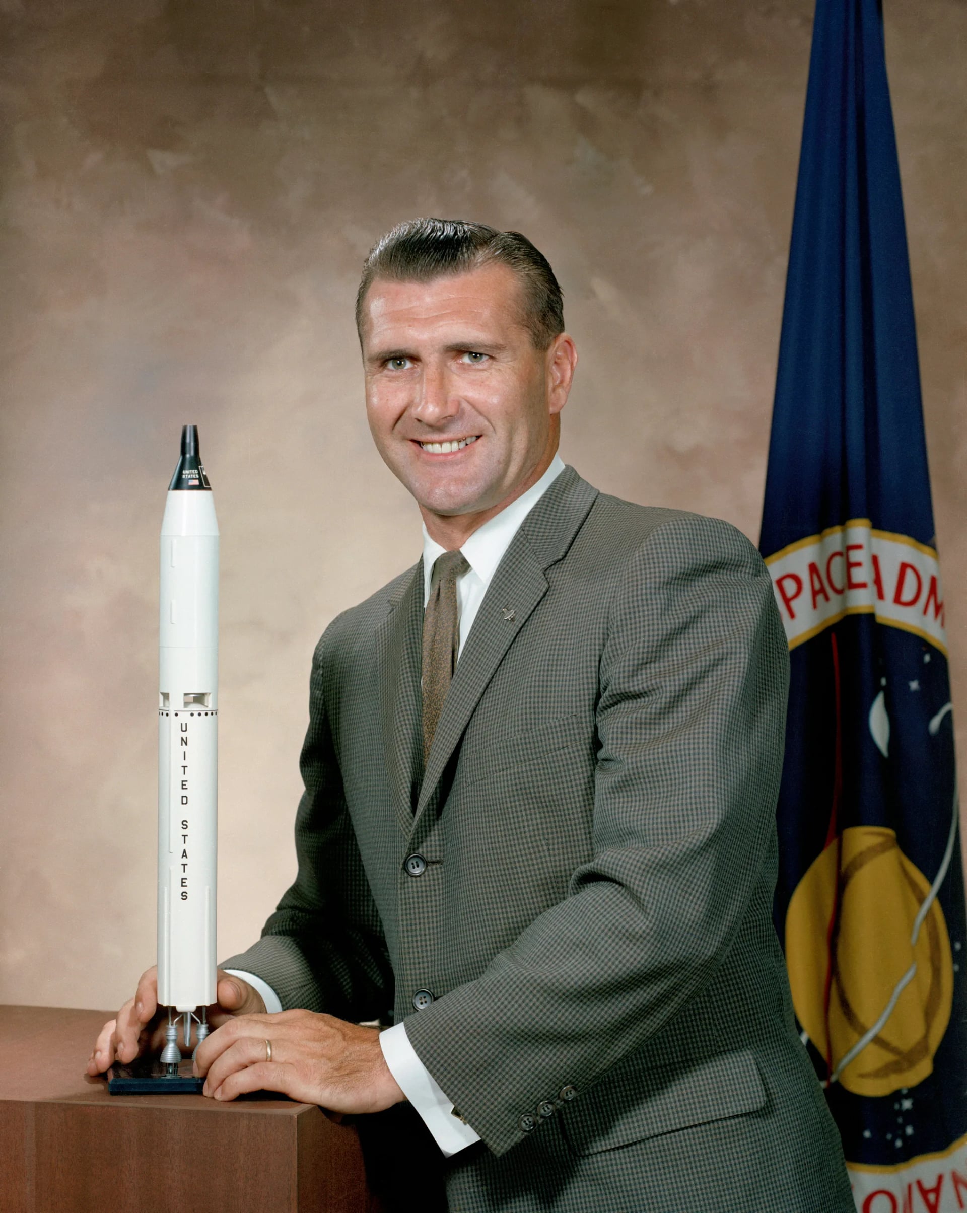 Portrait of Richard Gordon (1929–2017) – memorial page