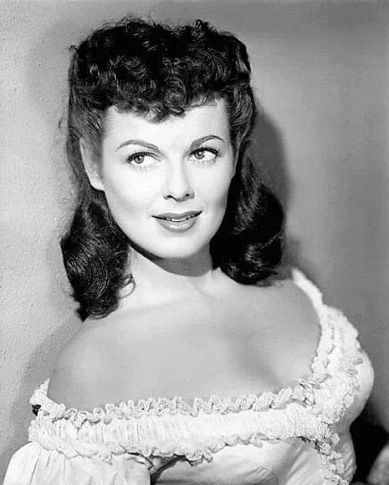 Portrait of Barbara Hale (1922–2017) – memorial page