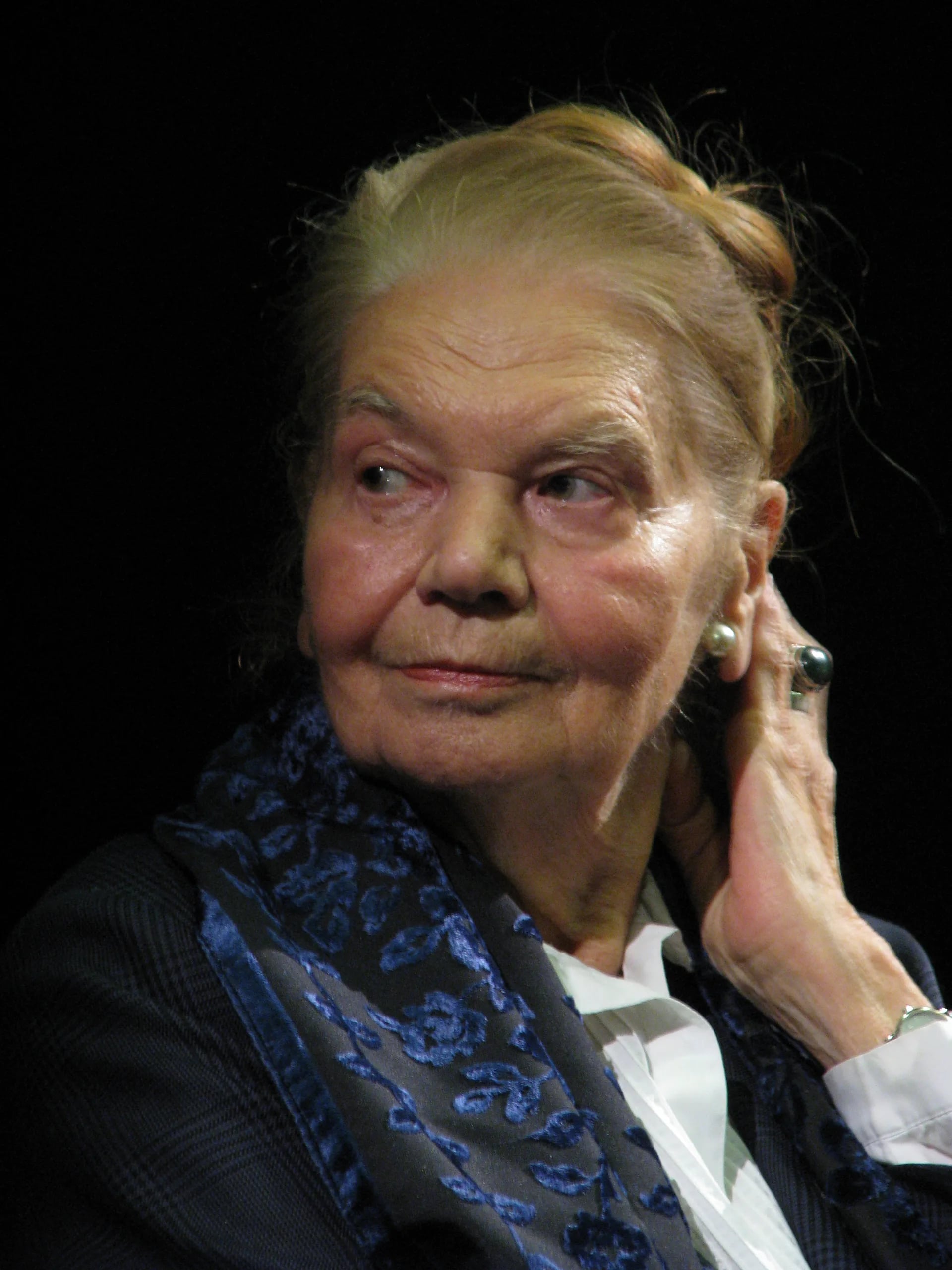 Portrait of Julia Hartwig (1921–2017) – memorial page