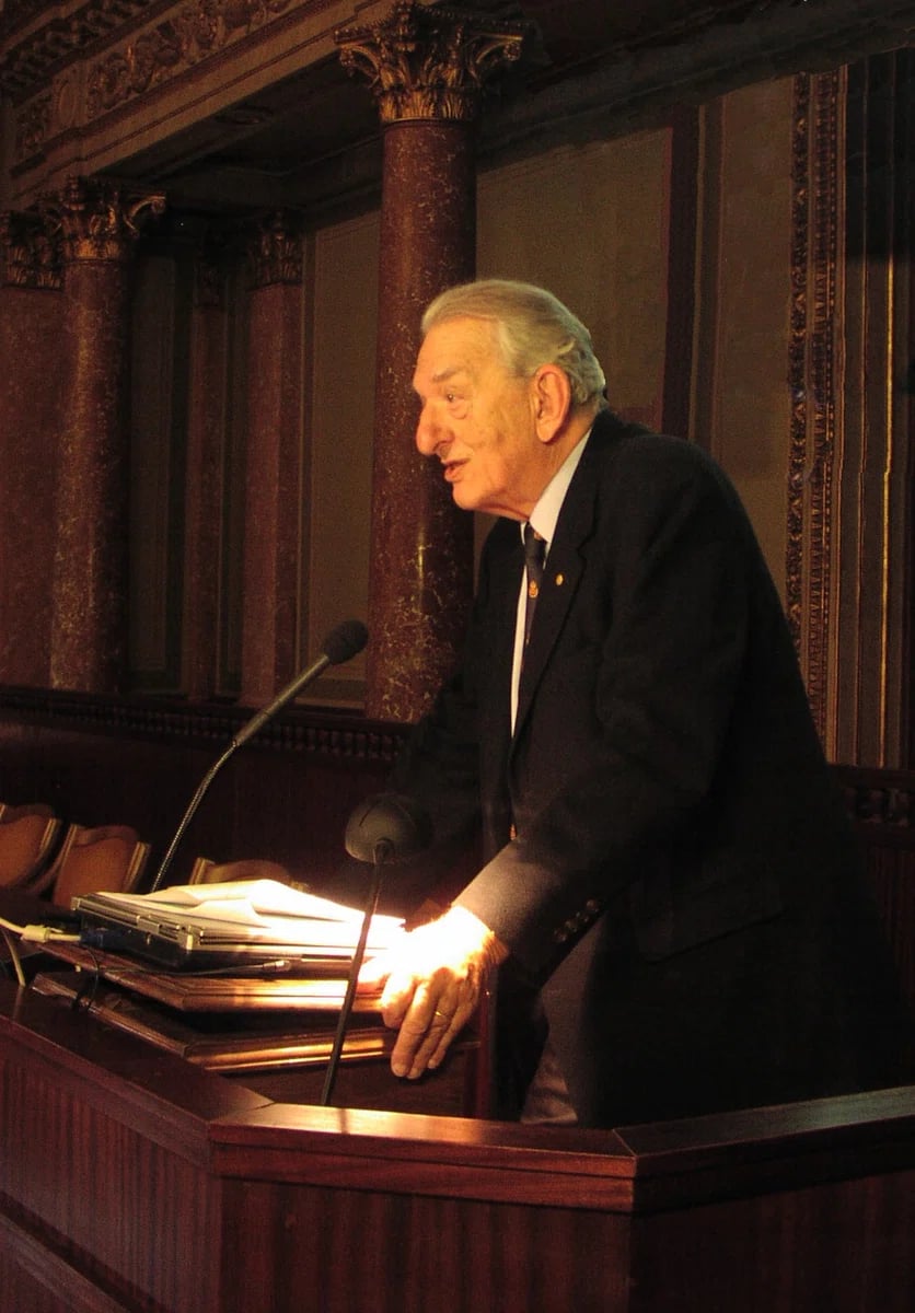 Porträt von George A. Olah (1927–2017) – Gedenkseite