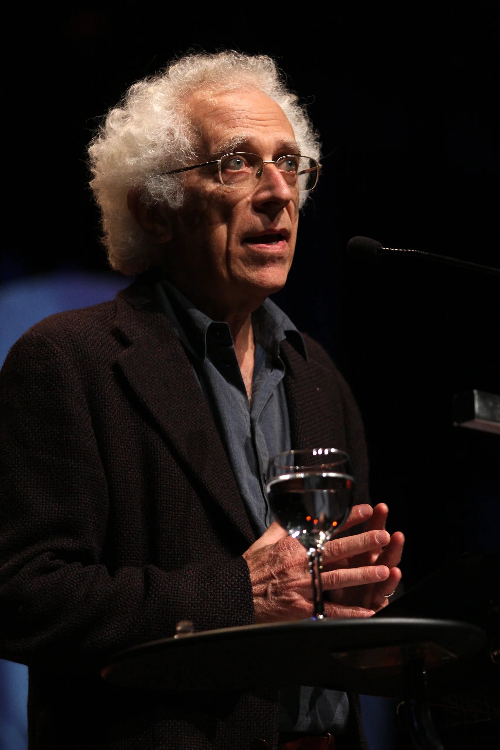 Porträt von Tzvetan Todorov (1939–2017) – Gedenkseite