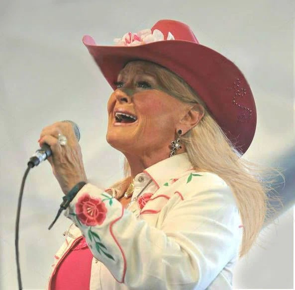 Portrait of Lynn Anderson (1947–2015) – memorial page