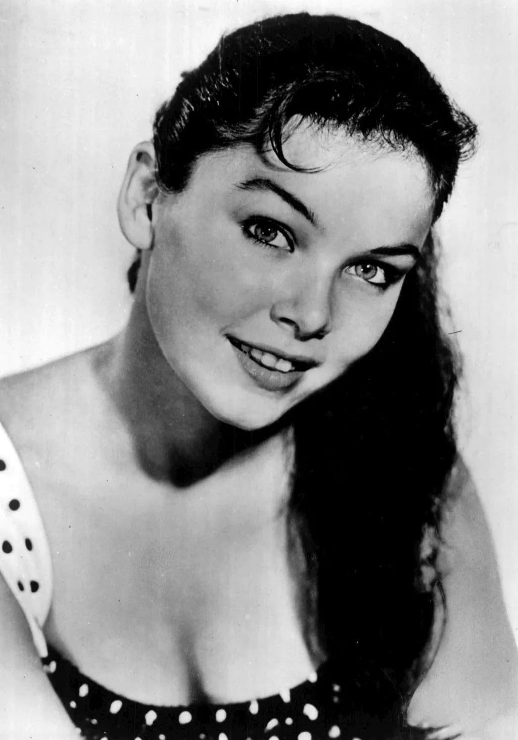 Porträt von Yvonne Craig (1937–2015) – Gedenkseite