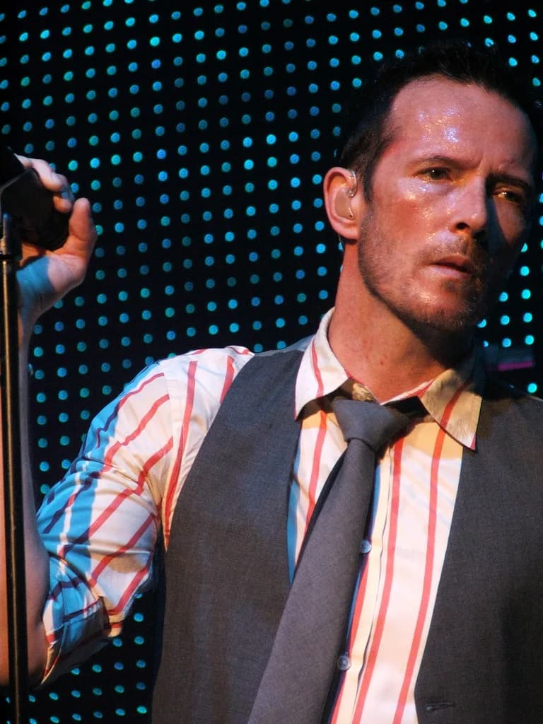 Scott Weiland (née Scott Richard Kline)