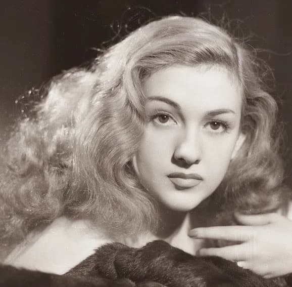 Amparo Rivelles (née María Amparo Rivelles y Ladrón de Guevara)