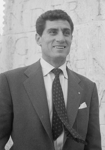 Porträt von Lefter Küçükandonyadis (1924–2012) – Gedenkseite