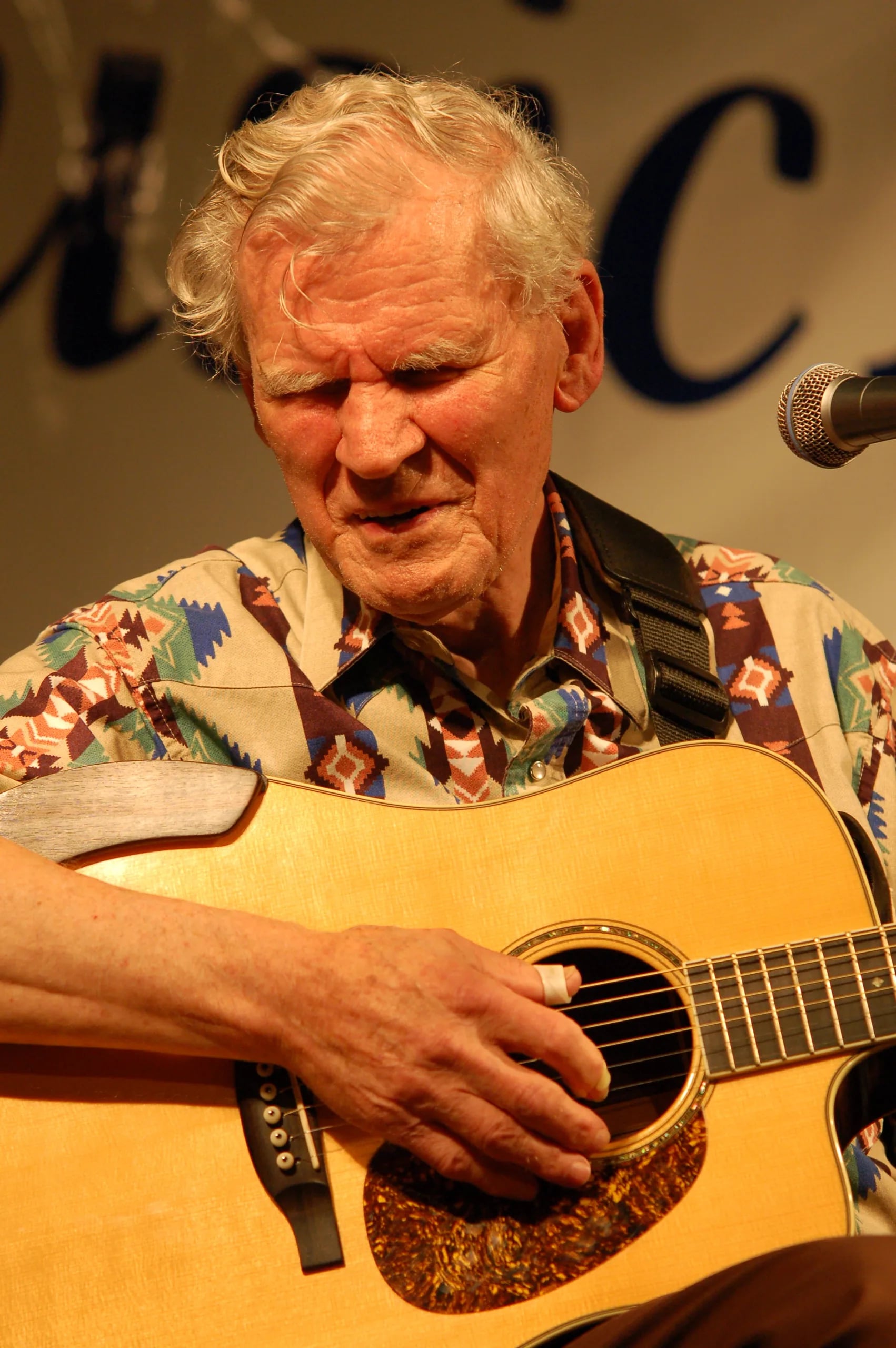 Porträt von Doc Watson (1923–2012) – Gedenkseite