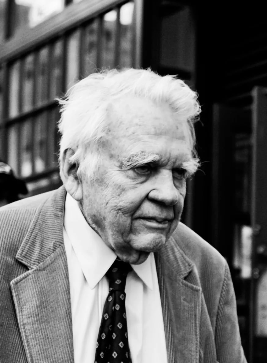 Portrait of Andy Rooney (1919–2011) – memorial page
