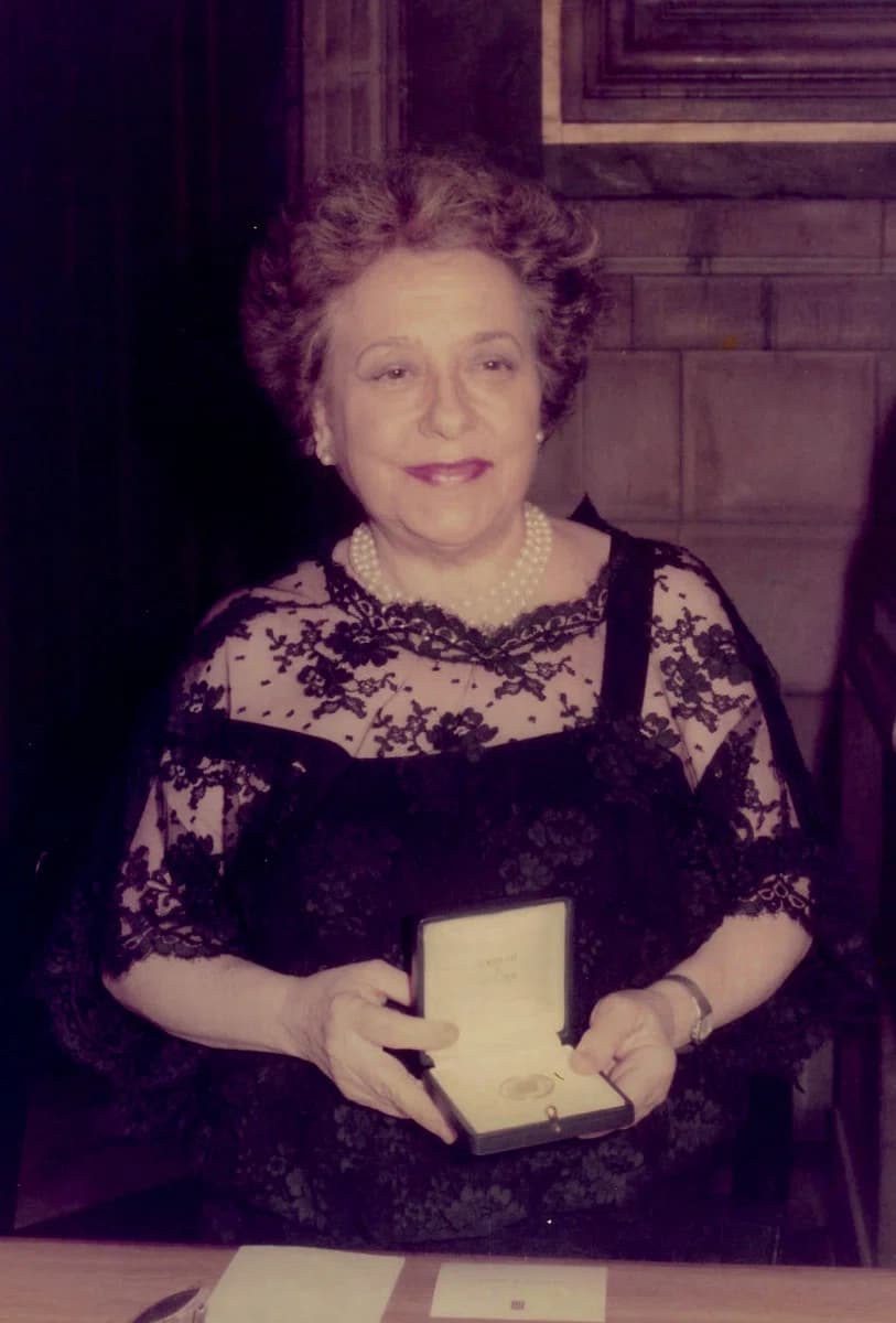 Alicia de Larrocha (née Alícia de Larrocha i de la Calle)