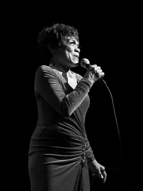 Porträt von Eartha Kitt (1927–2008) – Gedenkseite