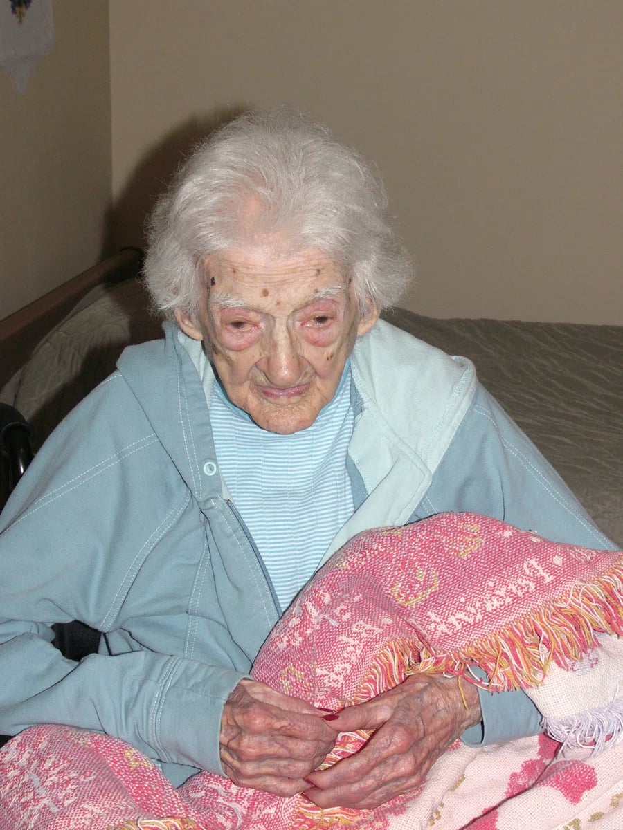 Portrait of Edna Parker (1893–2008) – memorial page