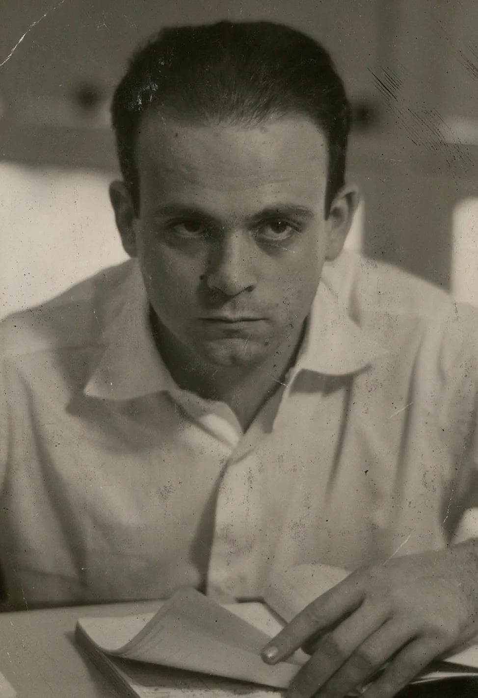 Porträt von César Lattes (1924–2005) – Gedenkseite