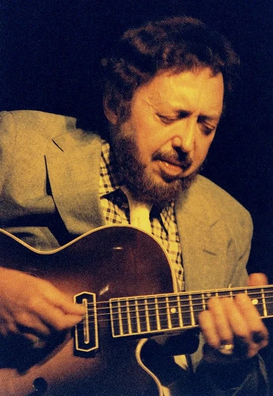 Porträt von Barney Kessel (1923–2004) – Gedenkseite
