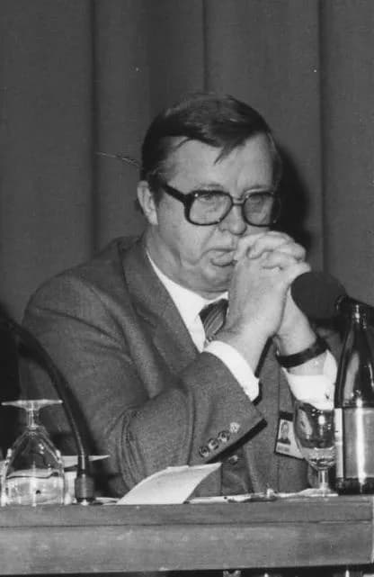 Kalevi Sorsa (née Taisto Kalevi Sorsa)