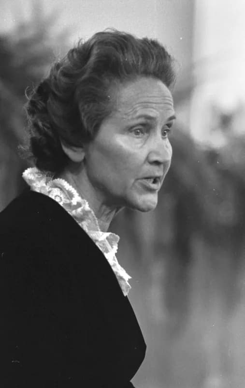 Marion Gräfin Dönhoff (née Marion Hedda Ilse Gräfin Dönhoff)