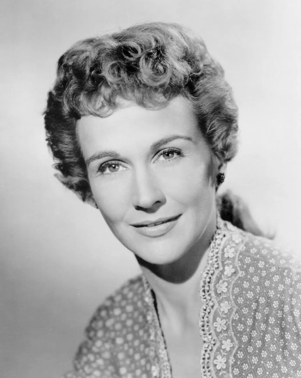 Portrait of Kim Hunter (1922–2002) – memorial page