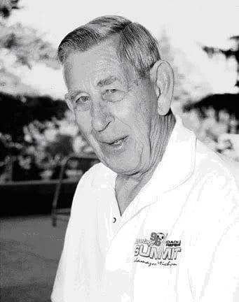 Porträt von Ken Aston (1915–2001) – Gedenkseite