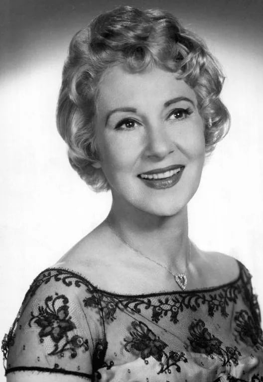 Porträt von Arlene Francis (1907–2001) – Gedenkseite
